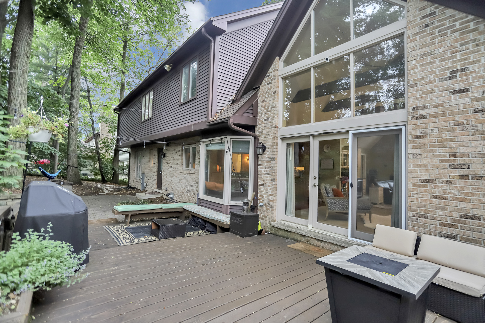 985 Chapel Court, Glen Ellyn, IL 60137
