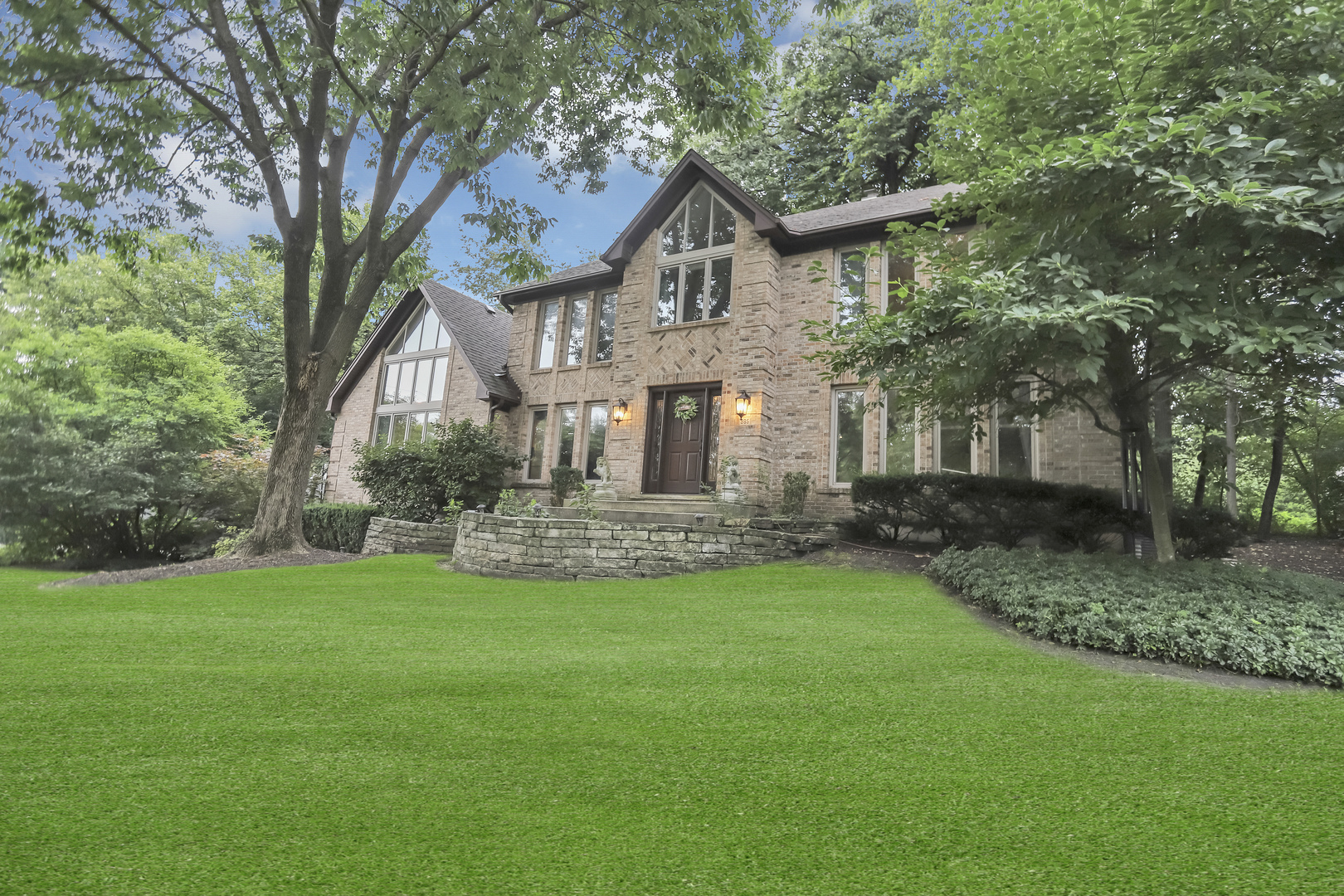 985 Chapel Court, Glen Ellyn, IL 60137