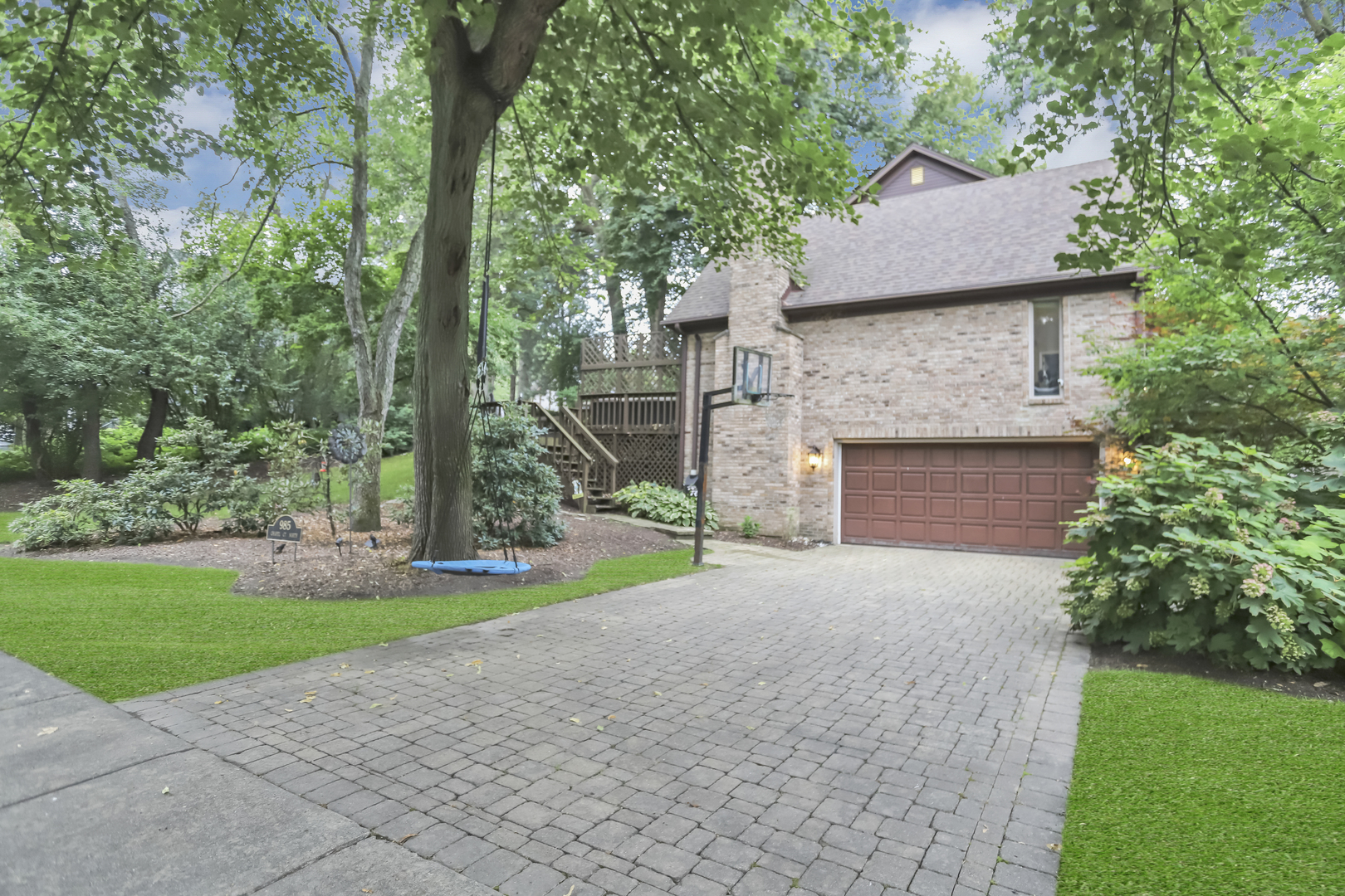 985 Chapel Court, Glen Ellyn, IL 60137
