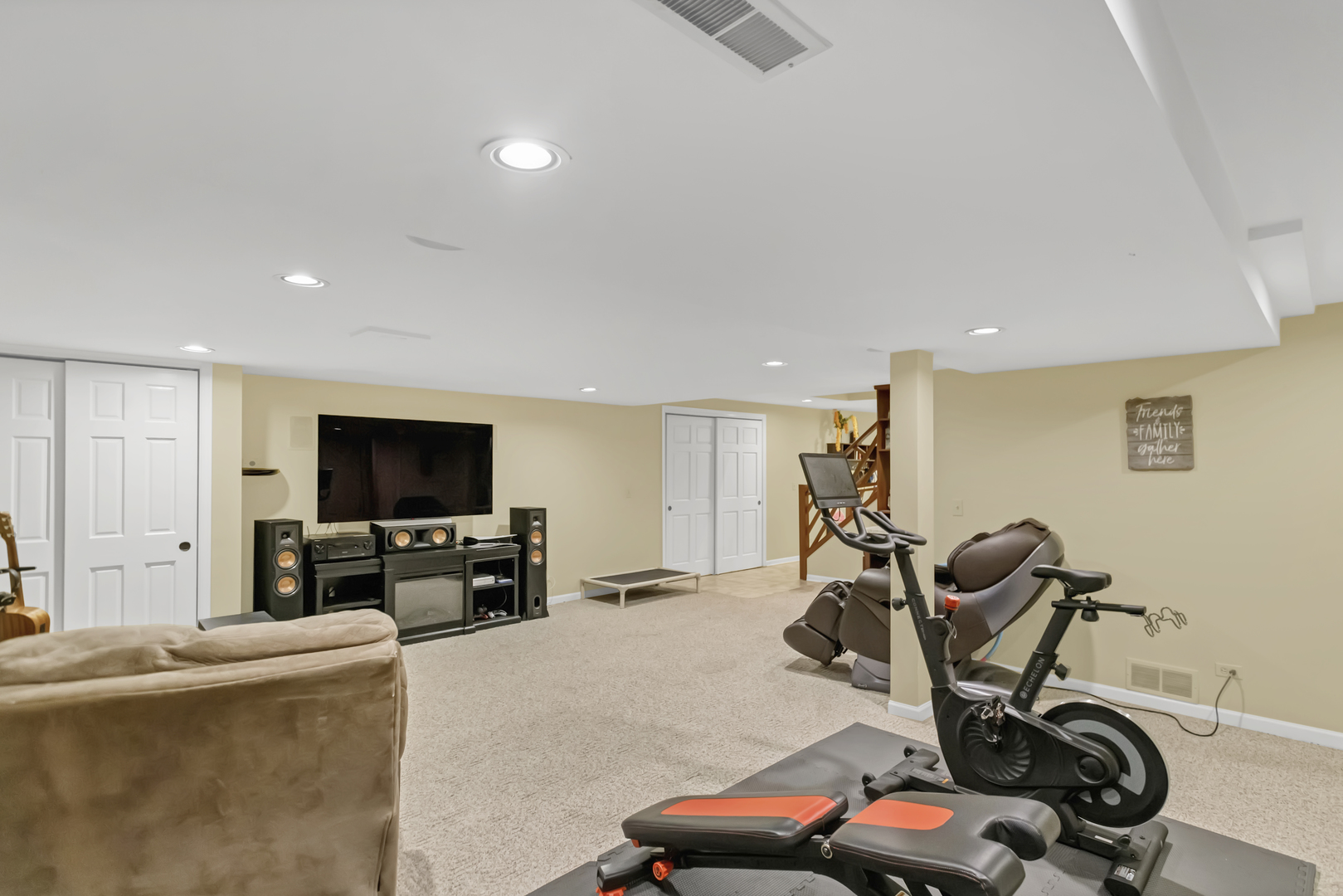 985 Chapel Court, Glen Ellyn, IL 60137