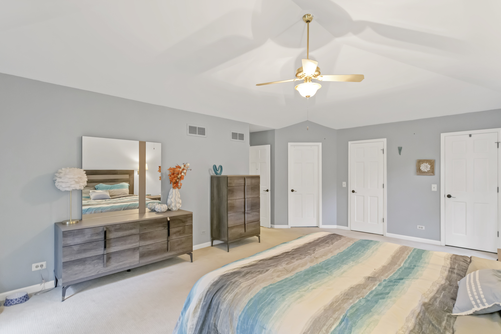 985 Chapel Court, Glen Ellyn, IL 60137