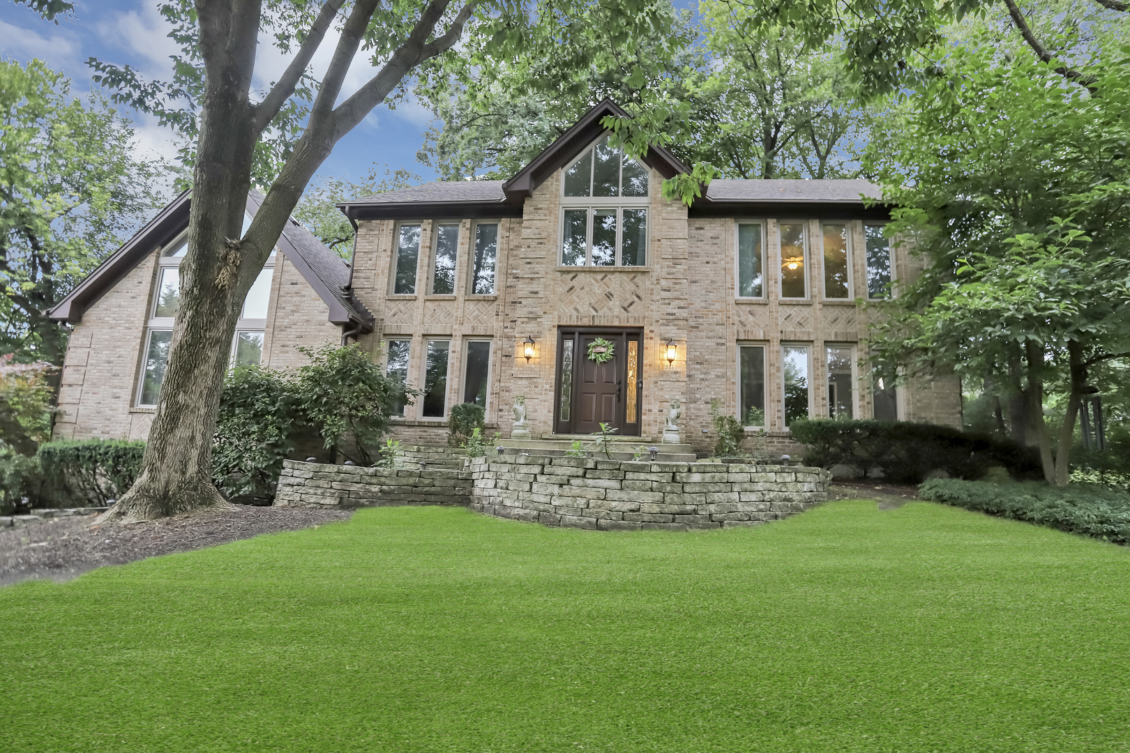 985 Chapel Court, Glen Ellyn, IL 60137