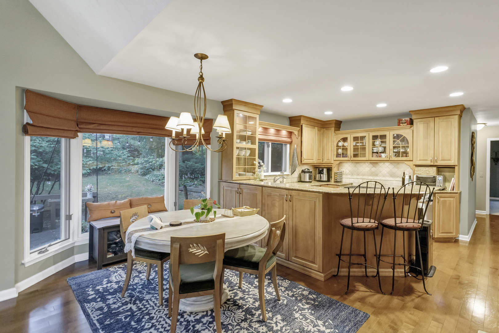 985 Chapel Court, Glen Ellyn, IL 60137