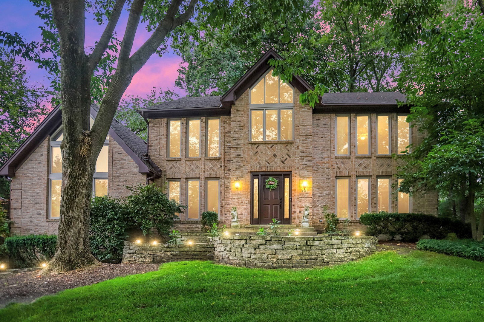 985 Chapel Court, Glen Ellyn, IL 60137