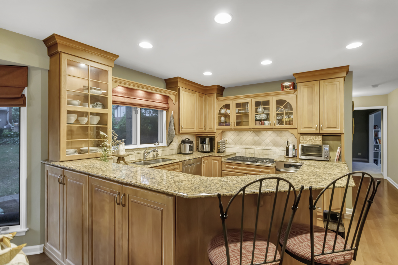985 Chapel Court, Glen Ellyn, IL 60137