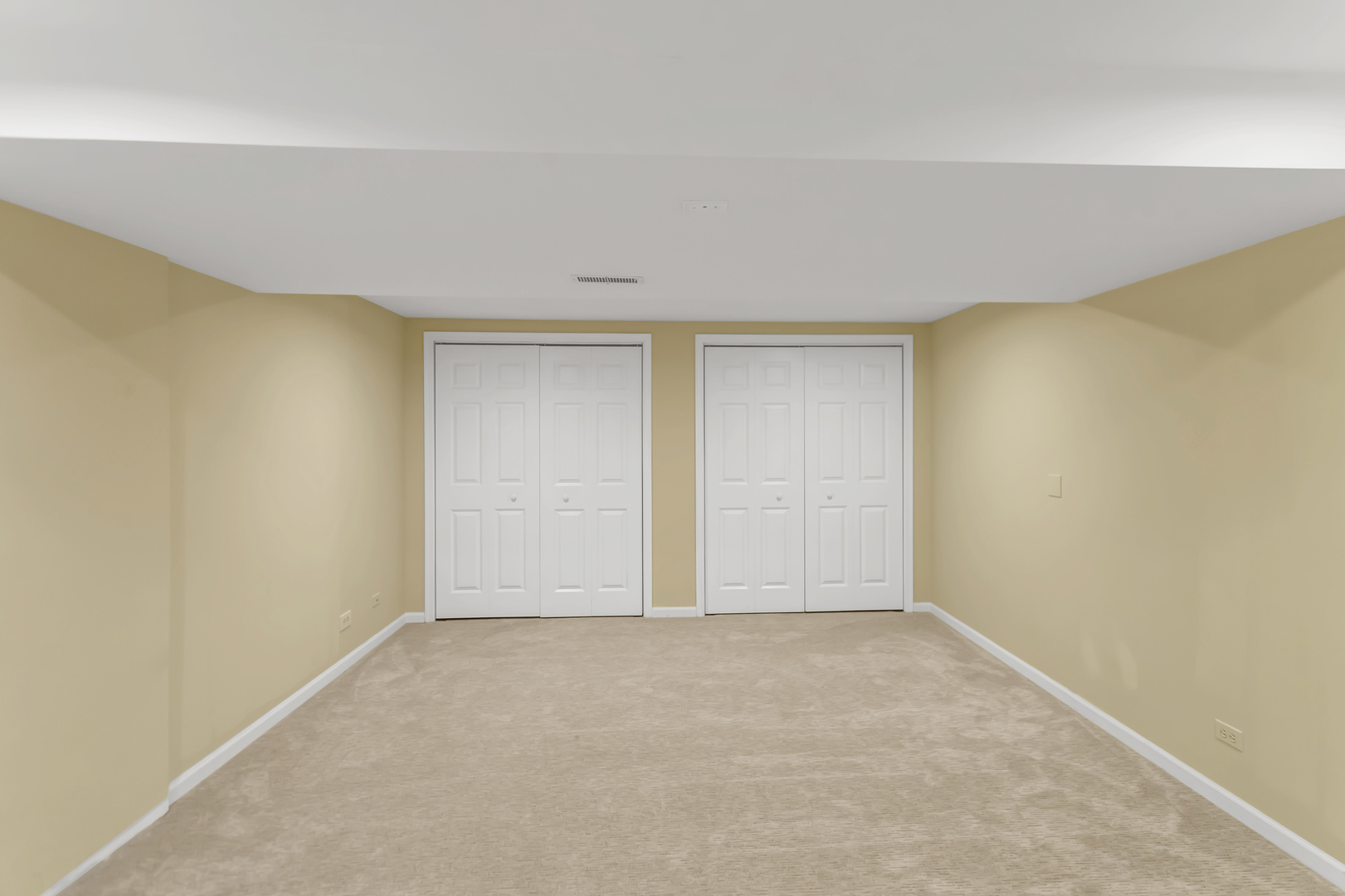 985 Chapel Court, Glen Ellyn, IL 60137