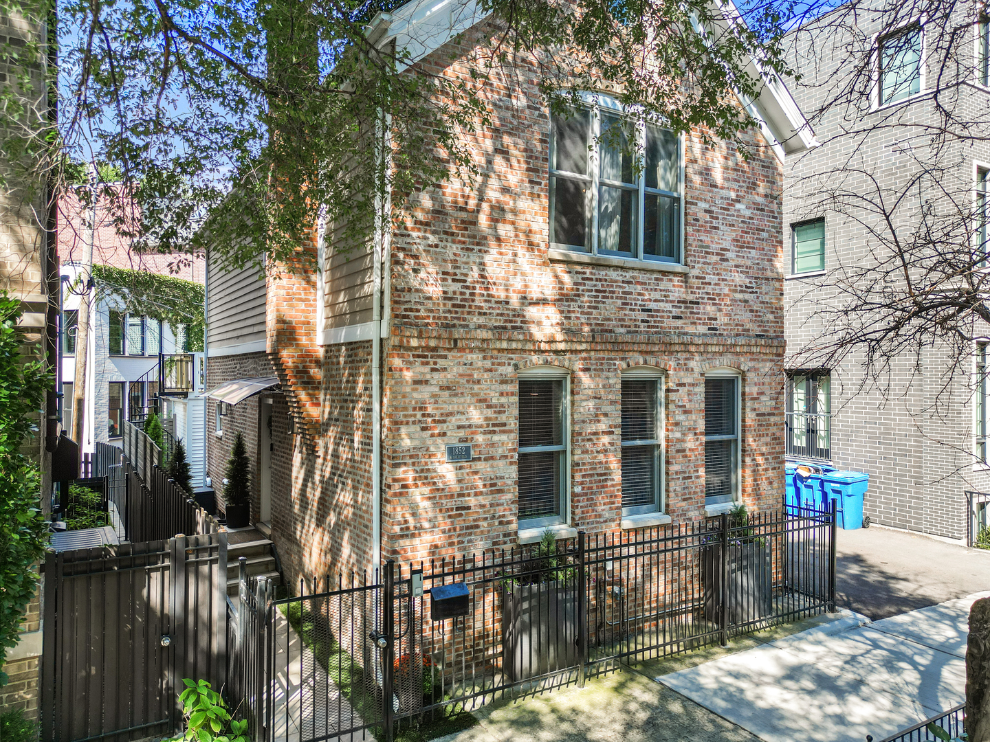 1852 N Sheffield Avenue, Chicago, IL 60614