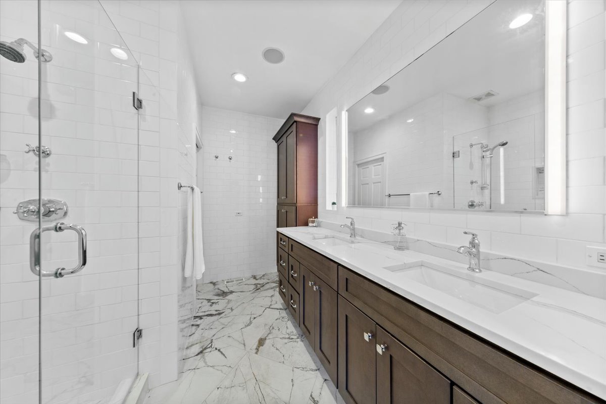 1852 N Sheffield Avenue, Chicago, IL 60614