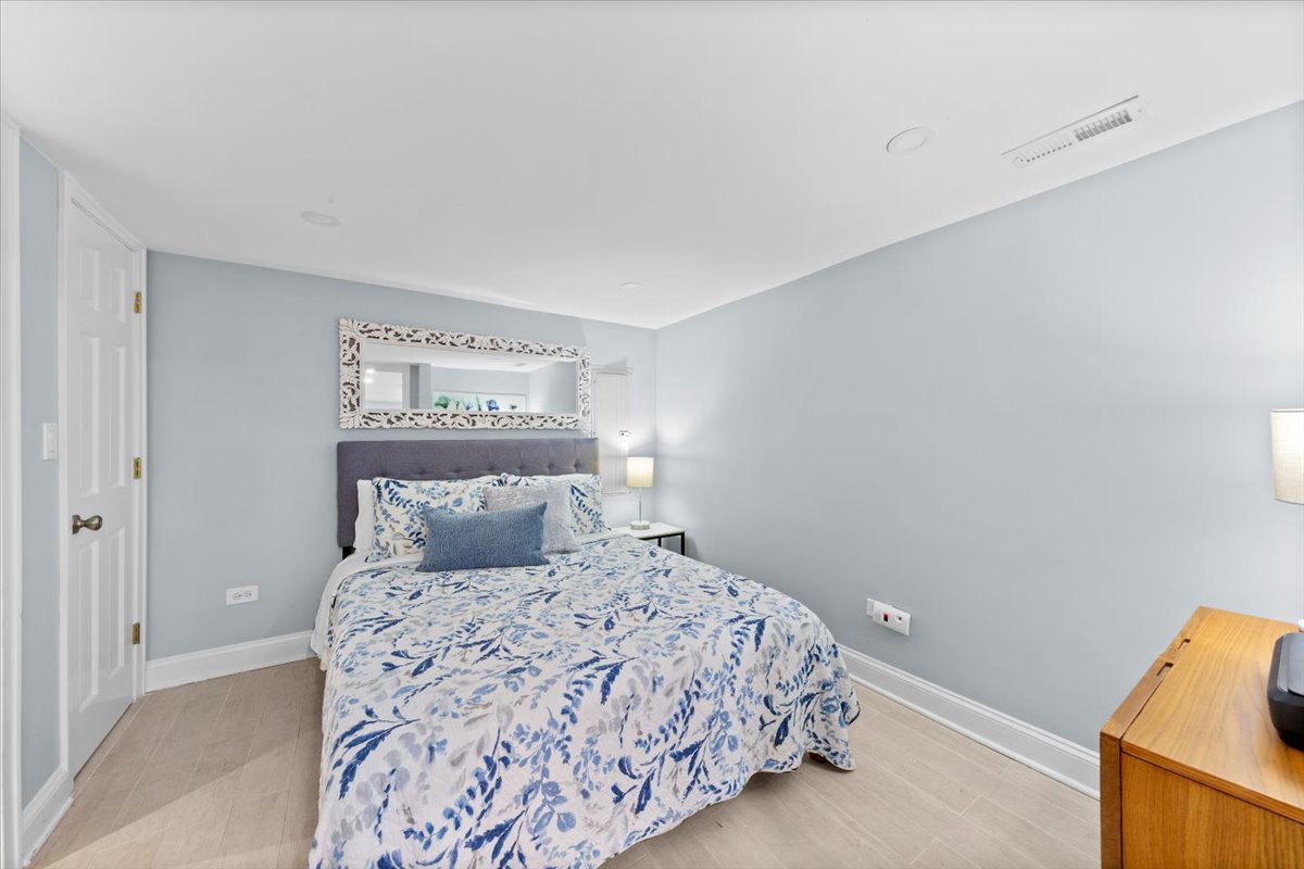 1852 N Sheffield Avenue, Chicago, IL 60614