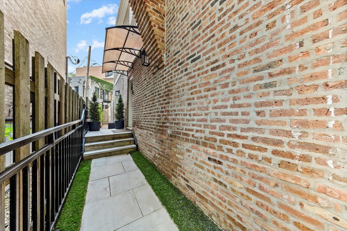 1852 N Sheffield Avenue, Chicago, IL 60614