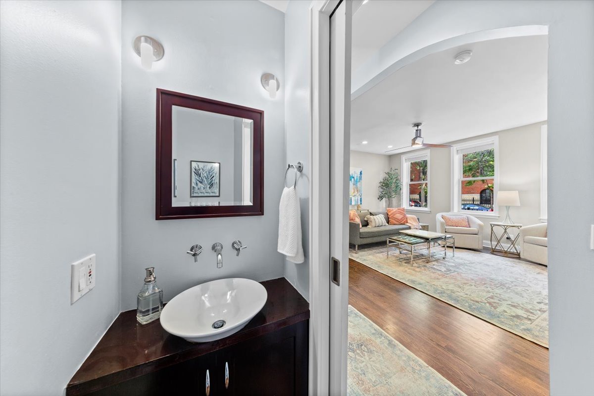 1852 N Sheffield Avenue, Chicago, IL 60614