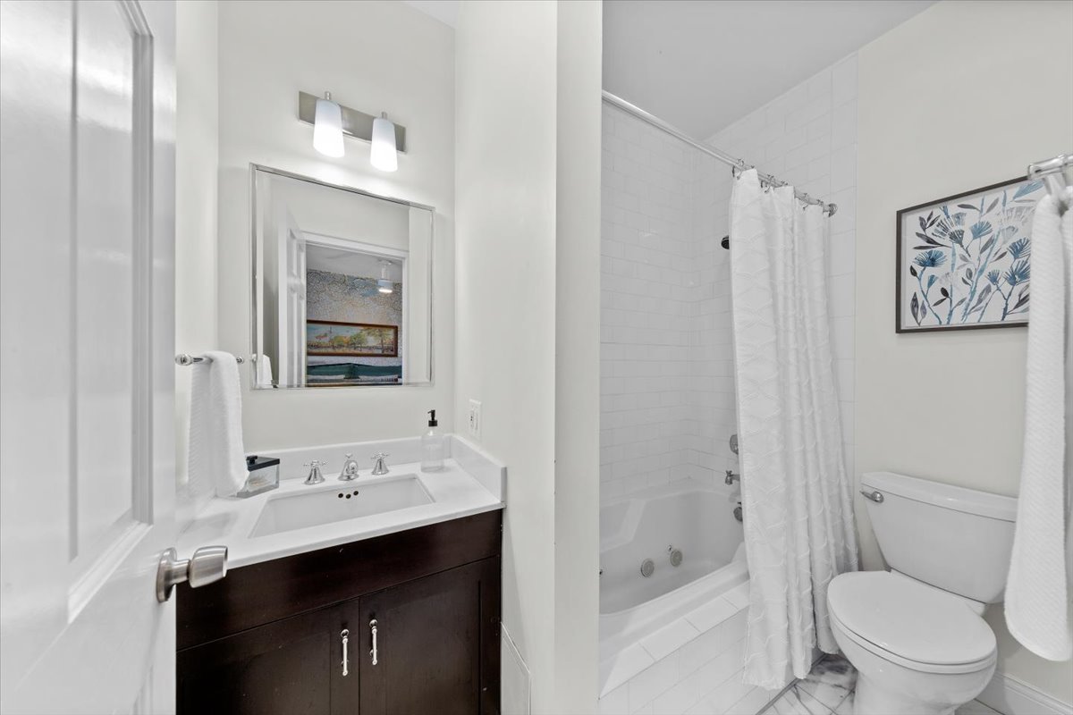 1852 N Sheffield Avenue, Chicago, IL 60614