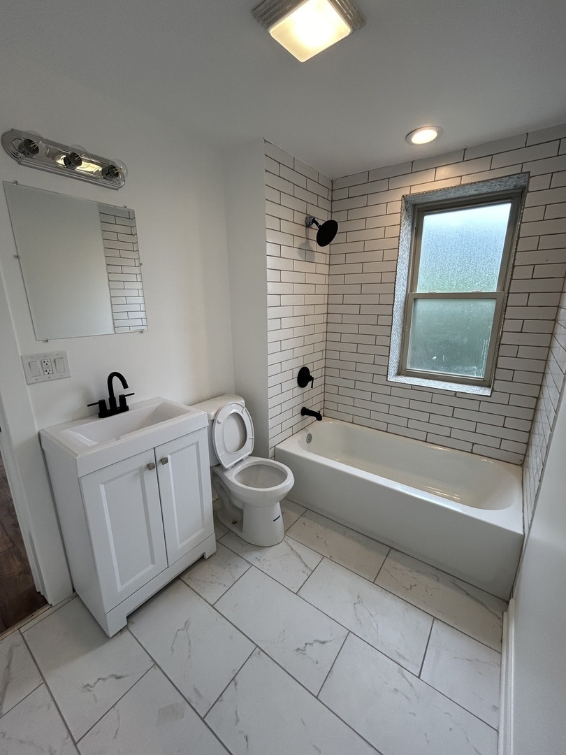 6016 S Saint Lawrence Avenue #1, Chicago, IL 60637
