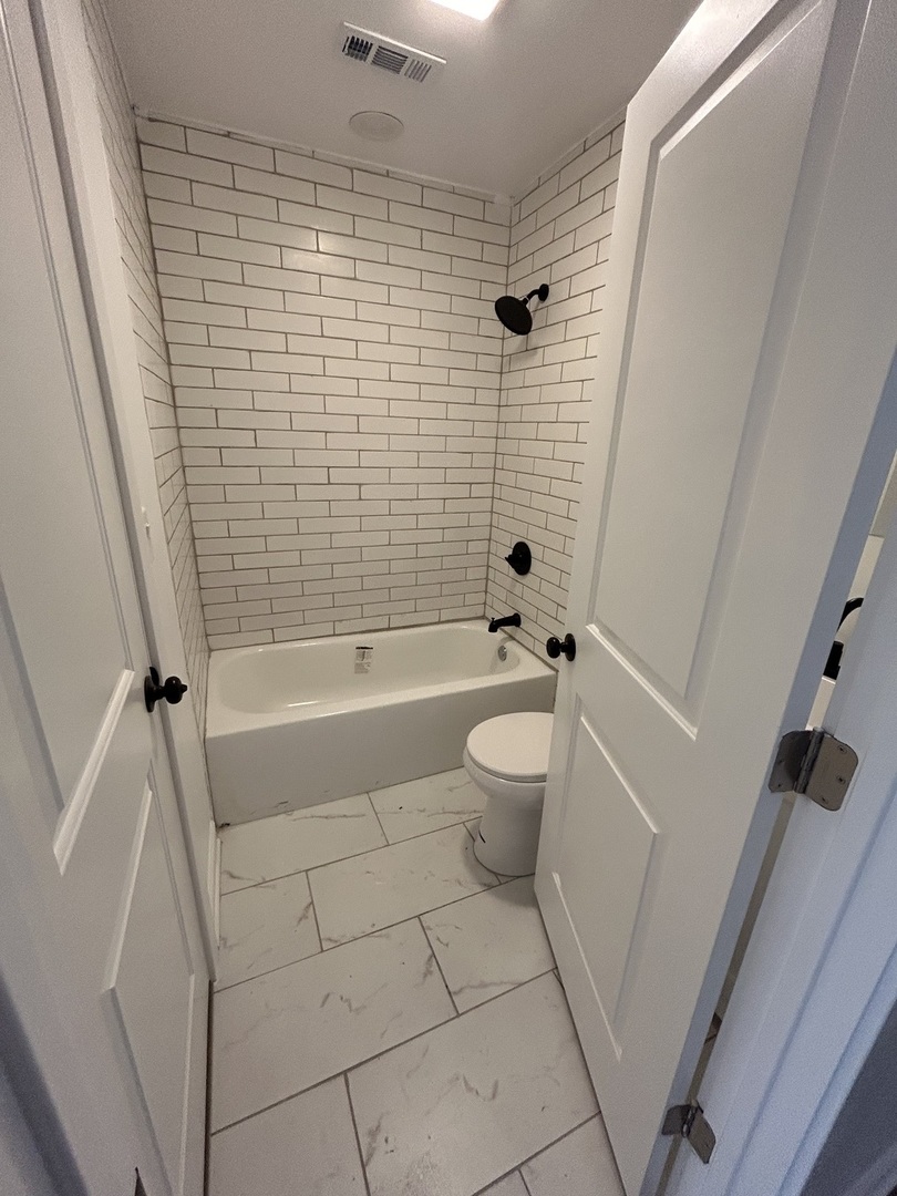 6016 S Saint Lawrence Avenue #1, Chicago, IL 60637
