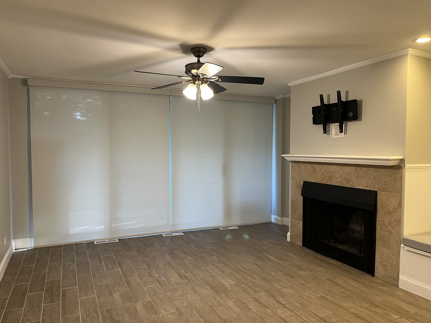 1811 FOUR LAKES Avenue #1H, Lisle, IL 60532