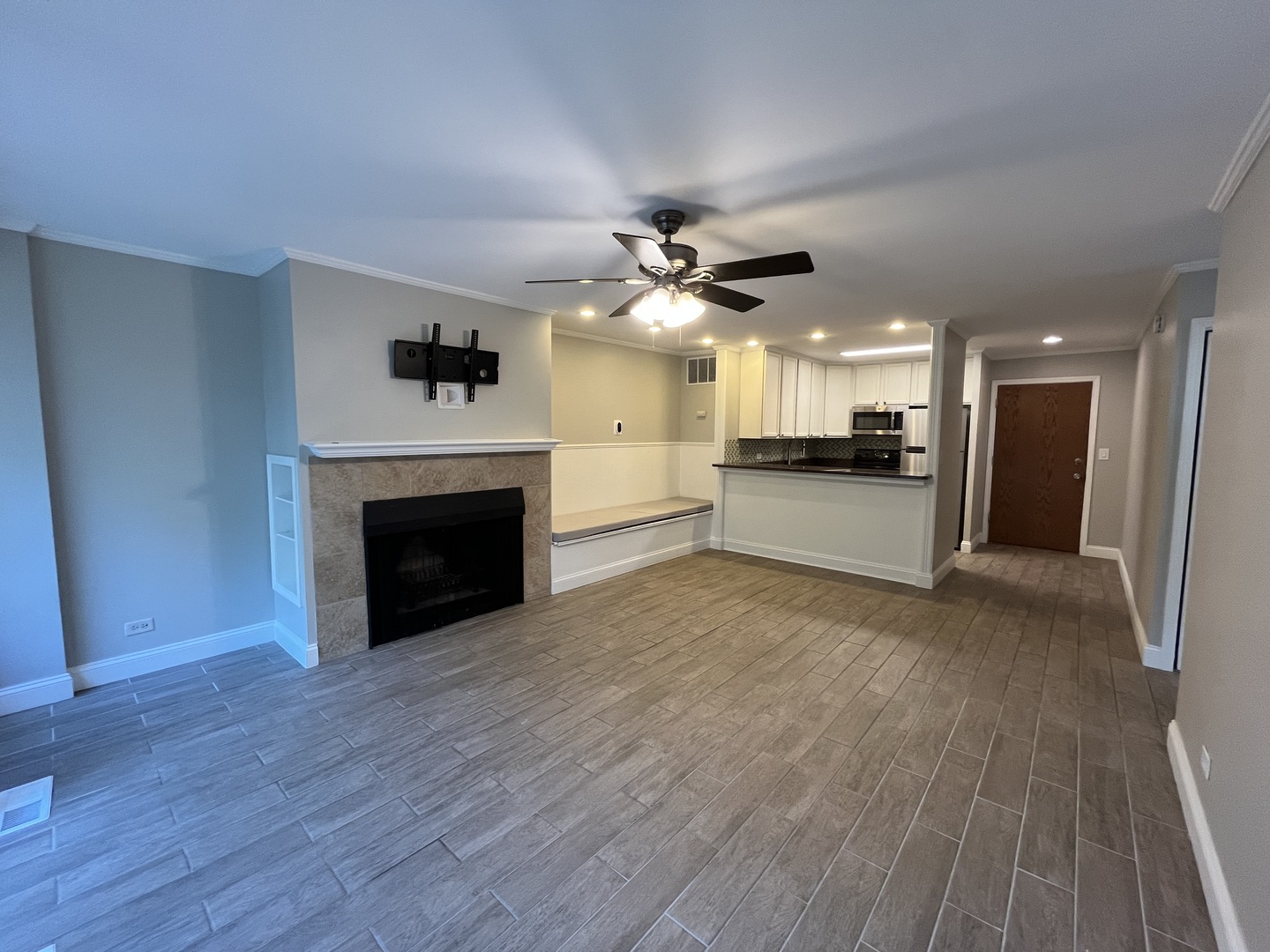 1811 FOUR LAKES Avenue #1H, Lisle, IL 60532