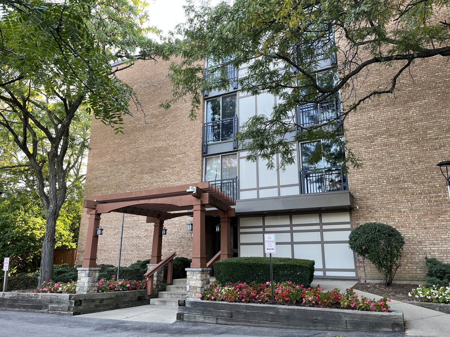 1811 FOUR LAKES Avenue #1H, Lisle, IL 60532