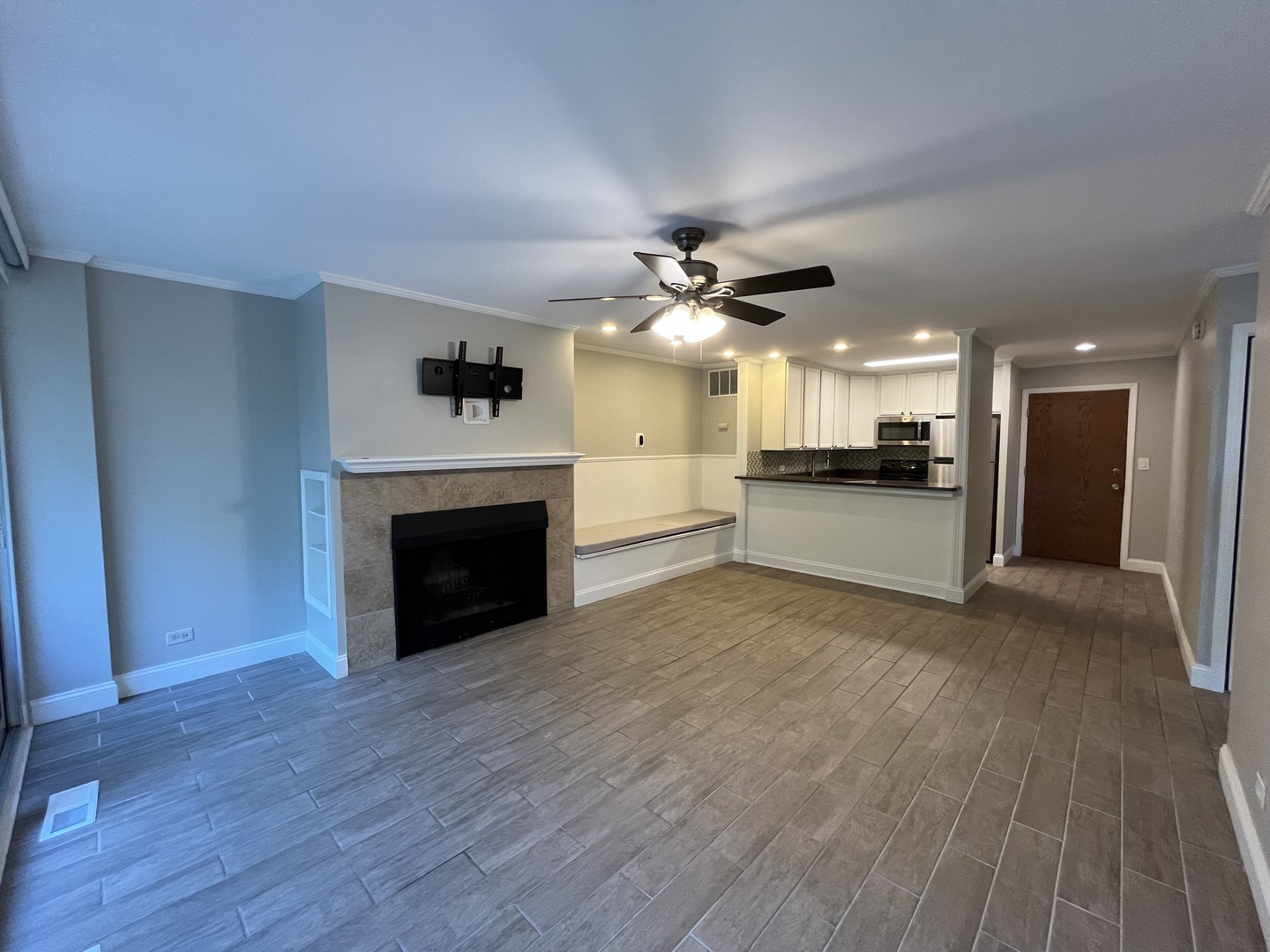 1811 FOUR LAKES Avenue #1H, Lisle, IL 60532