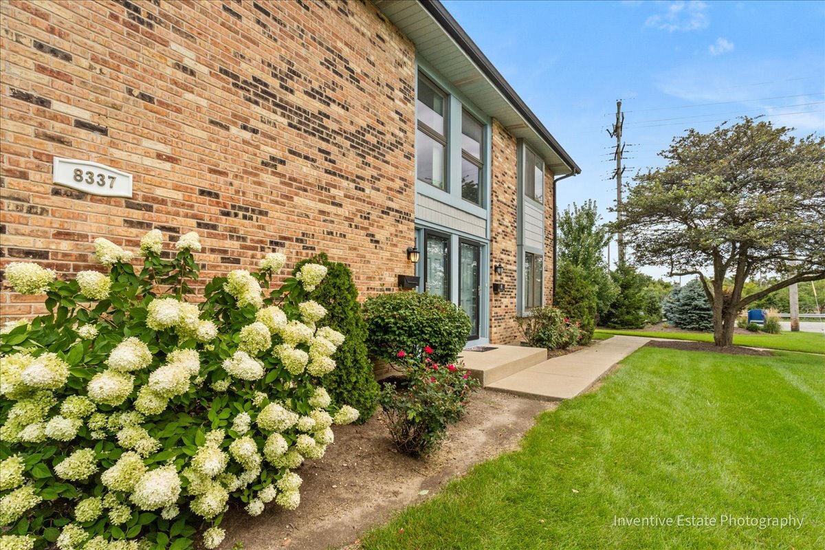 8337 Portsmouth Drive #D, Darien, IL 60561