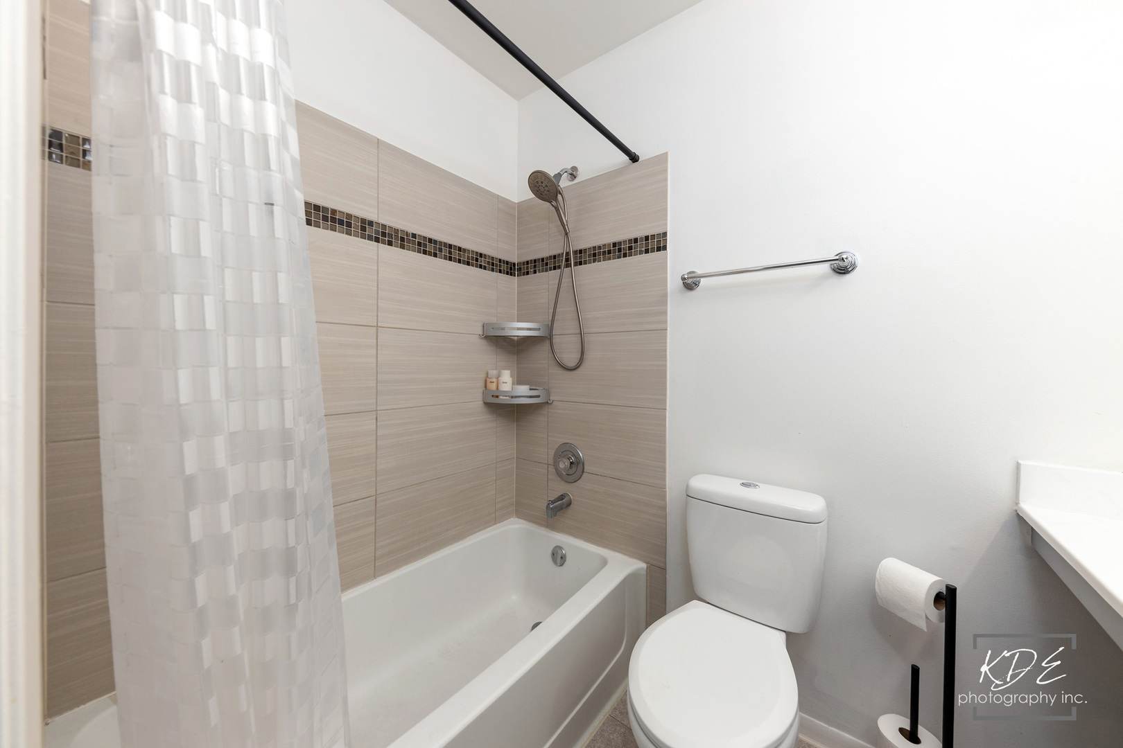 1500 Golfview Court, Glendale Heights, IL 60139