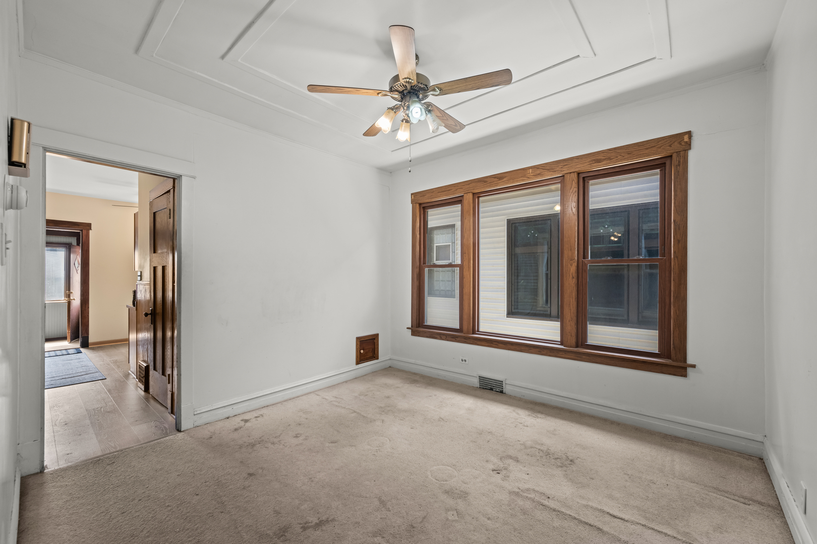 5249 W Berteau Avenue, Chicago, IL 60641