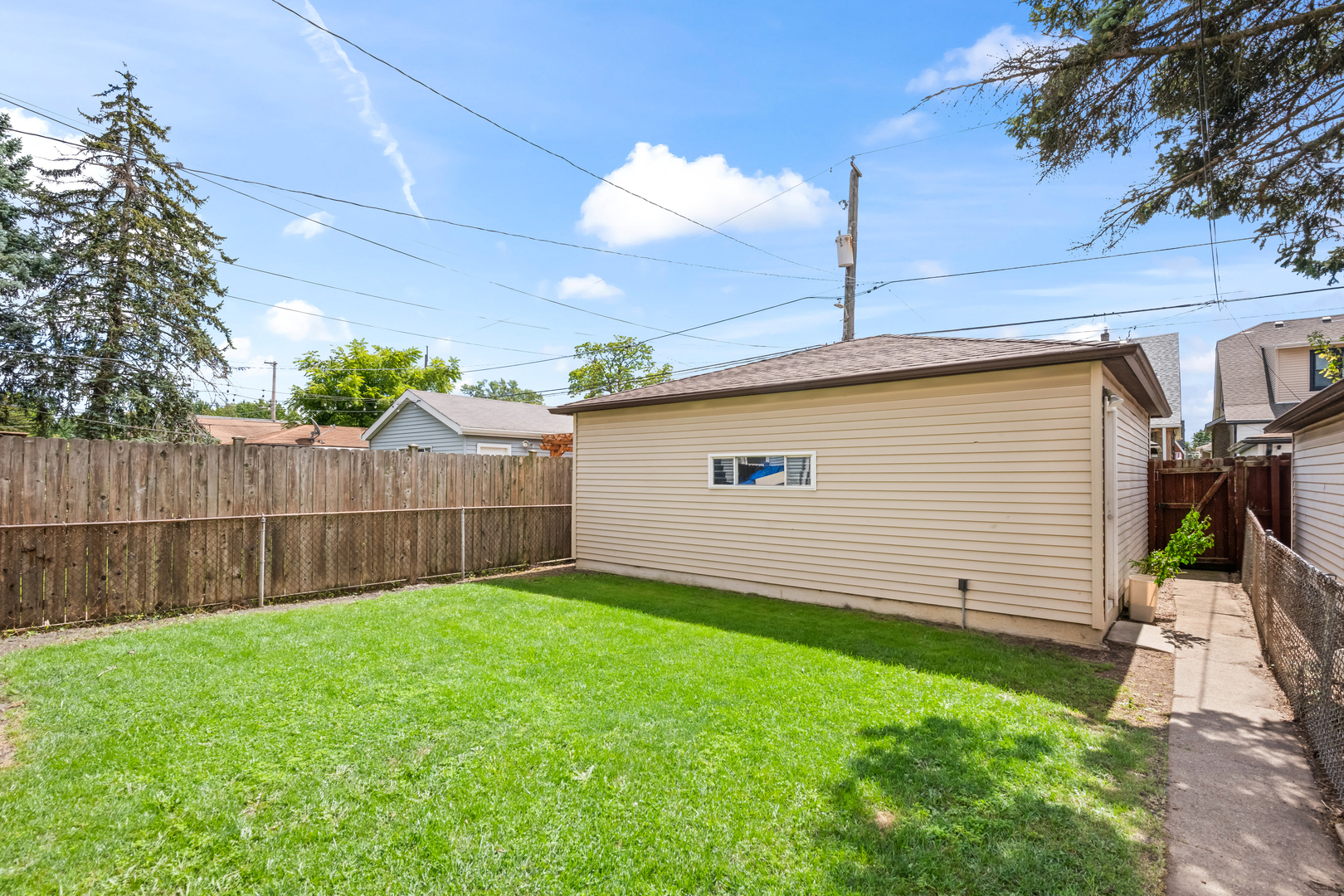 5249 W Berteau Avenue, Chicago, IL 60641