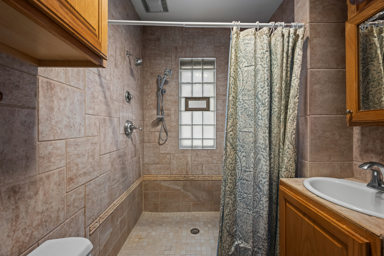 5249 W Berteau Avenue, Chicago, IL 60641