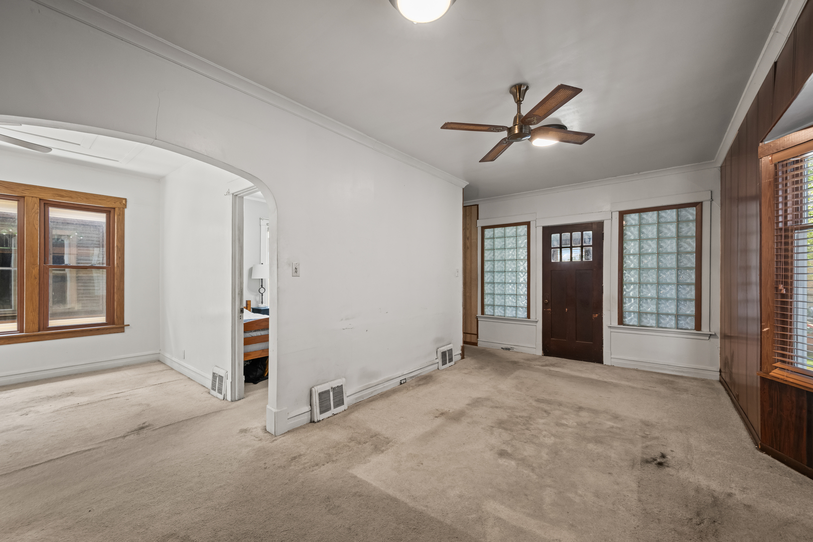 5249 W Berteau Avenue, Chicago, IL 60641