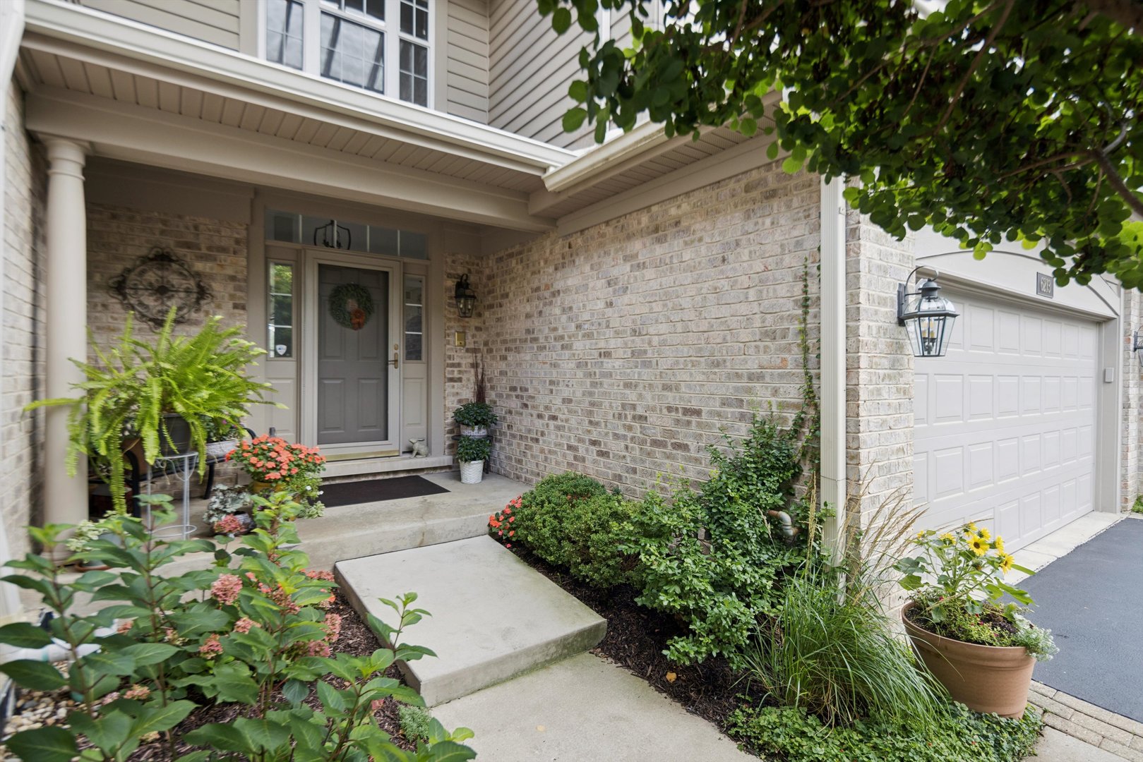 6213 Edgebrook Lane, Indian Head Park, IL 60525