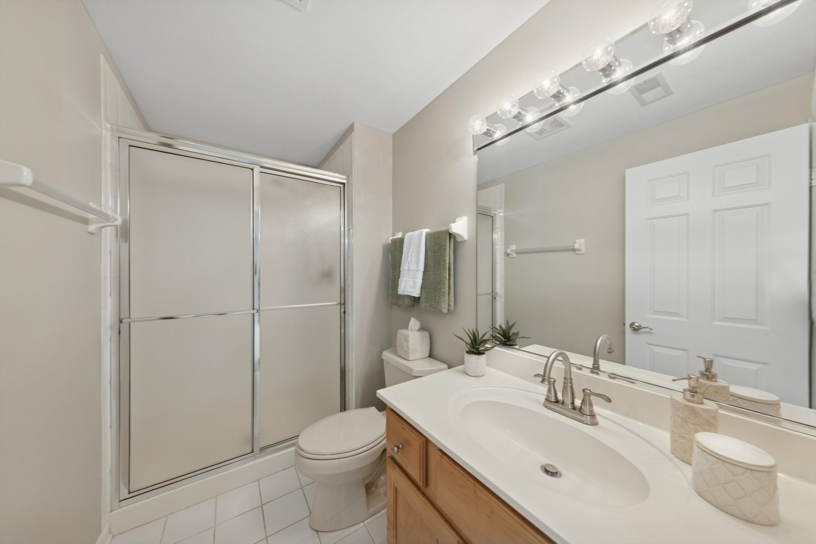 6213 Edgebrook Lane, Indian Head Park, IL 60525