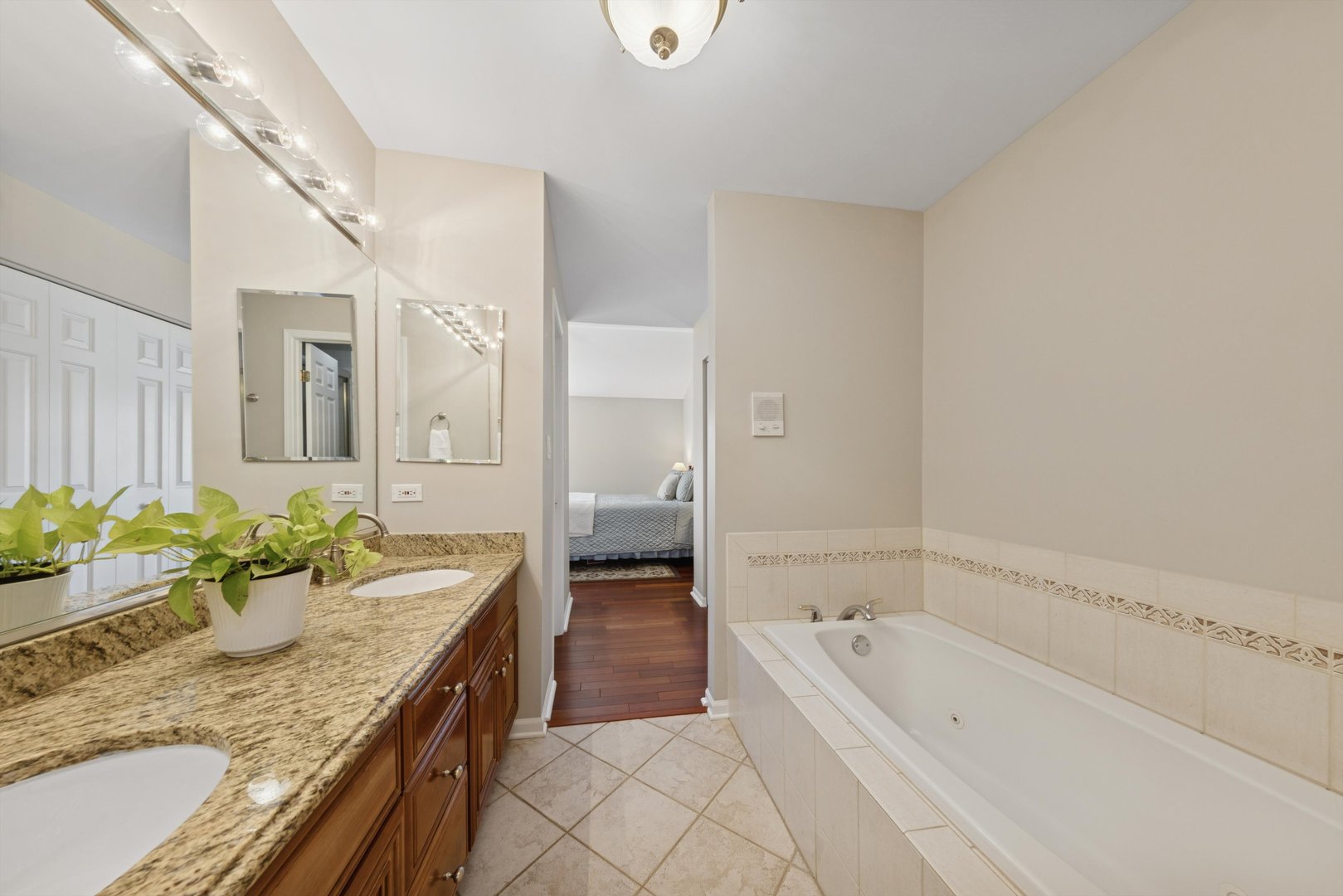 6213 Edgebrook Lane, Indian Head Park, IL 60525