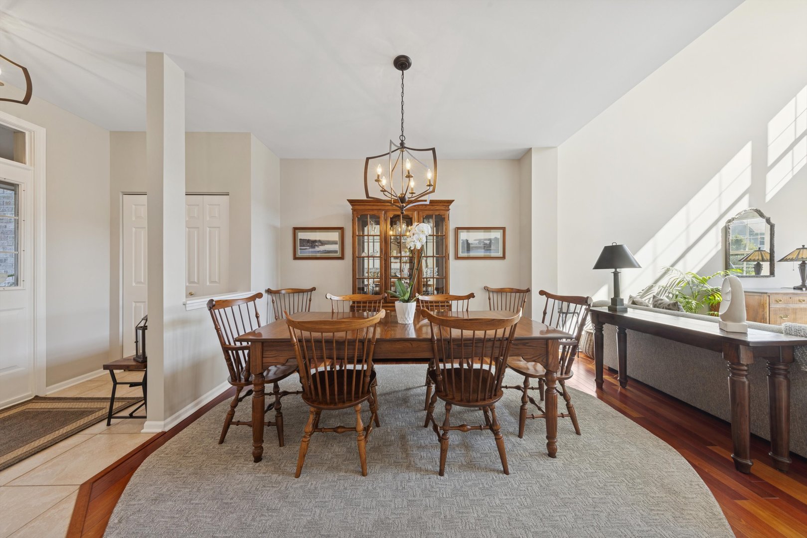 6213 Edgebrook Lane, Indian Head Park, IL 60525