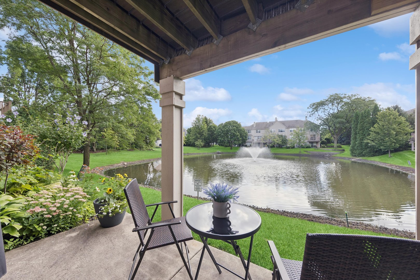 6213 Edgebrook Lane, Indian Head Park, IL 60525