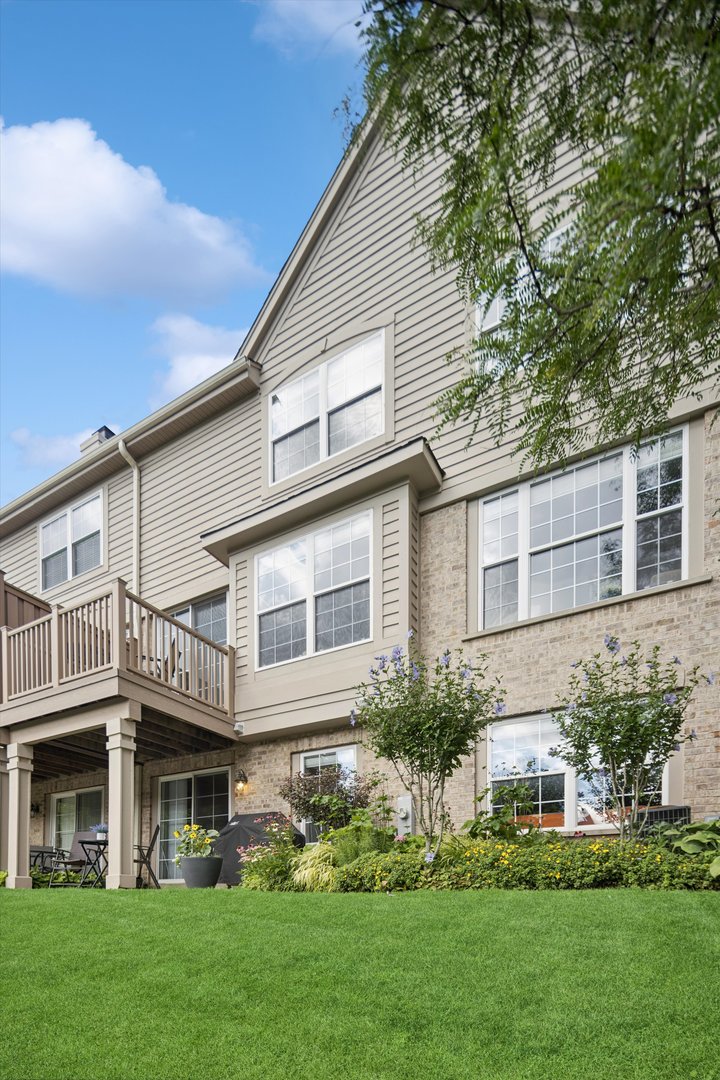 6213 Edgebrook Lane, Indian Head Park, IL 60525