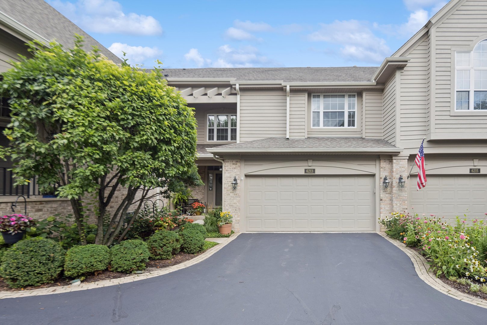 6213 Edgebrook Lane, Indian Head Park, IL 60525