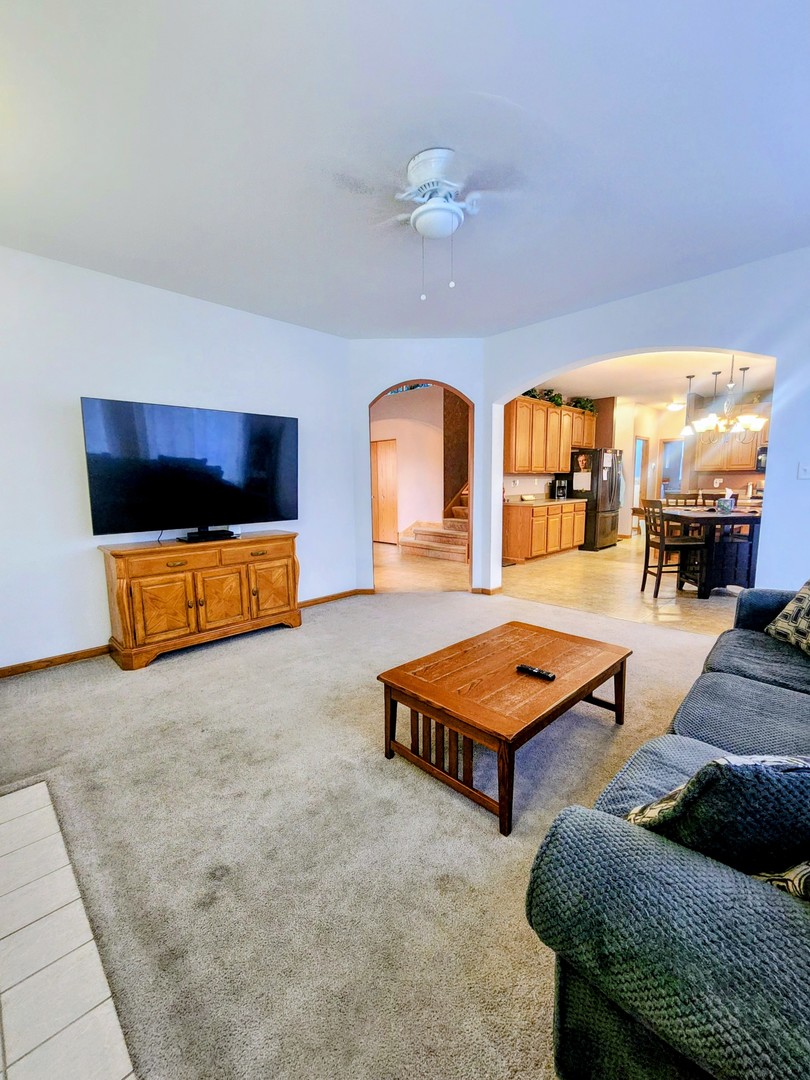 1612 Whisper Glen Drive, Plainfield, IL 60586