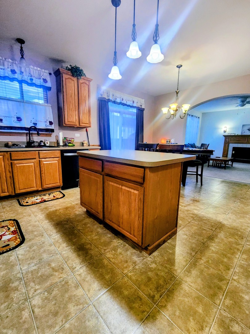 1612 Whisper Glen Drive, Plainfield, IL 60586