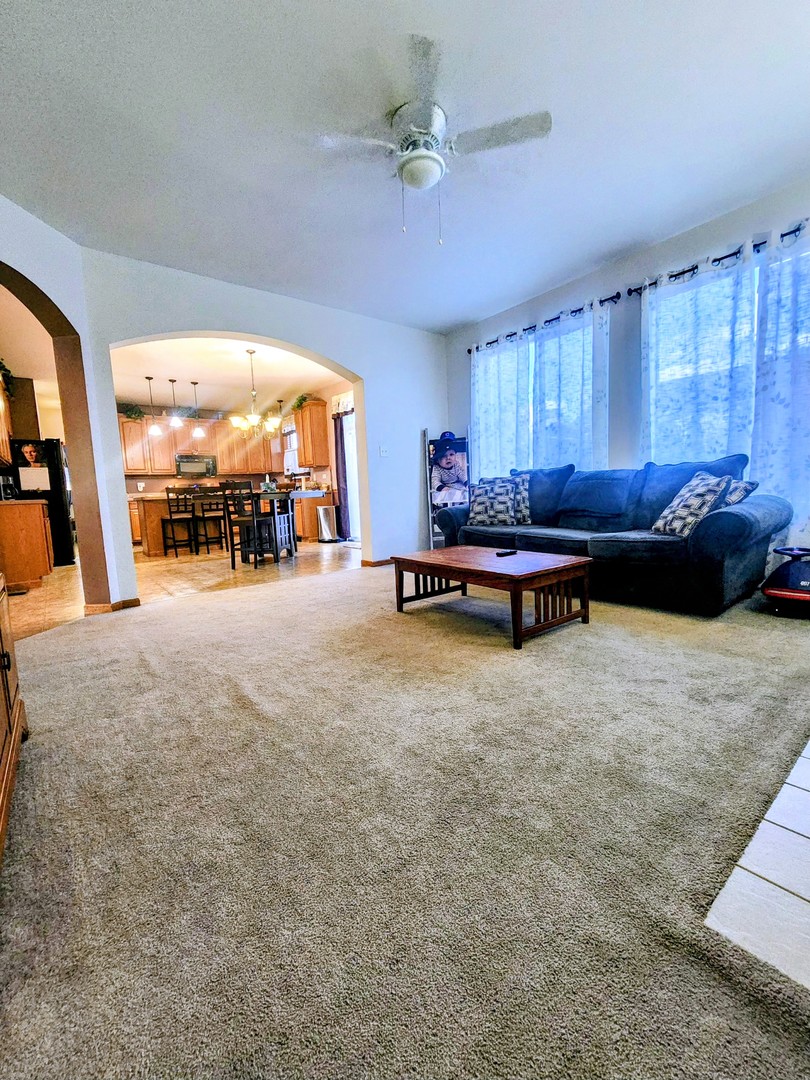 1612 Whisper Glen Drive, Plainfield, IL 60586