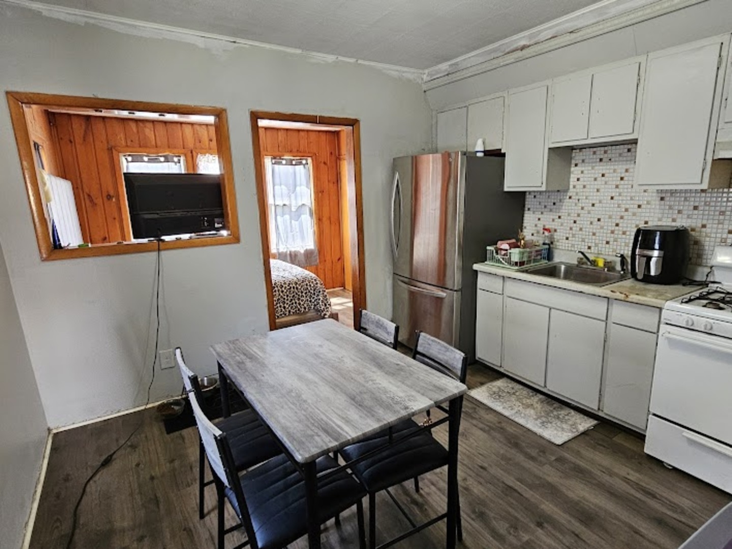 7337 W Barry Avenue, Chicago, IL 60707