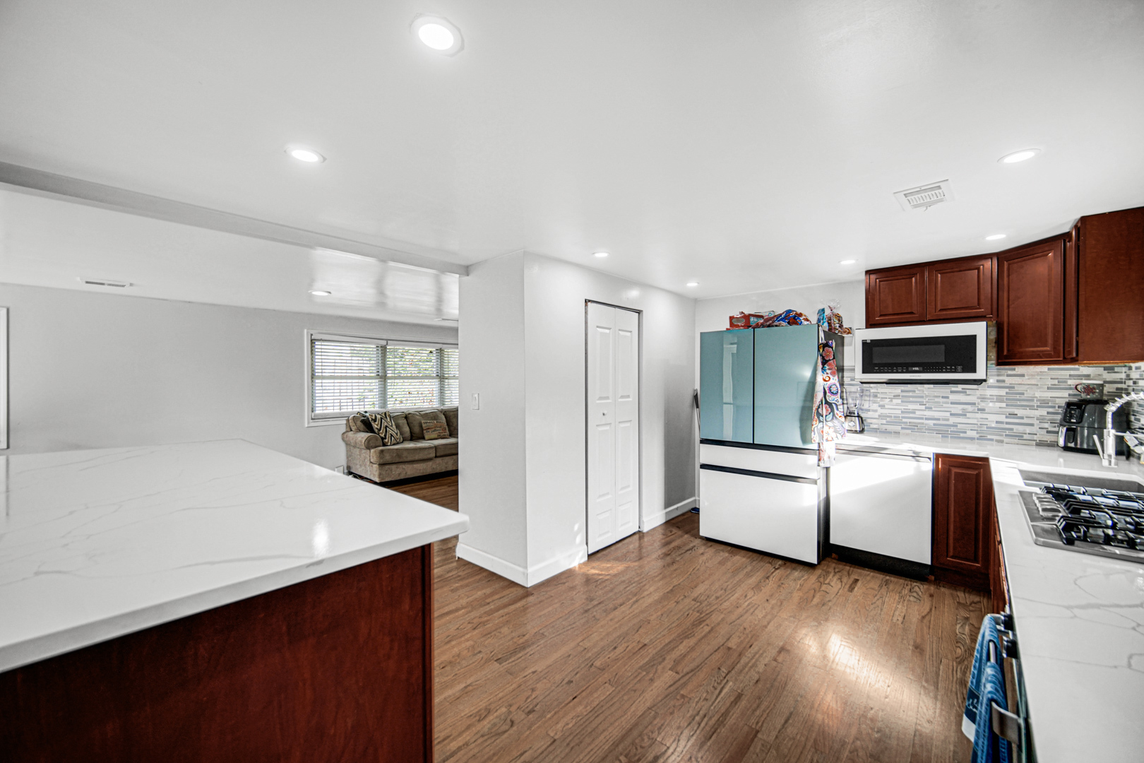 9953 Elm Circle Drive, Oak Lawn, IL 60453