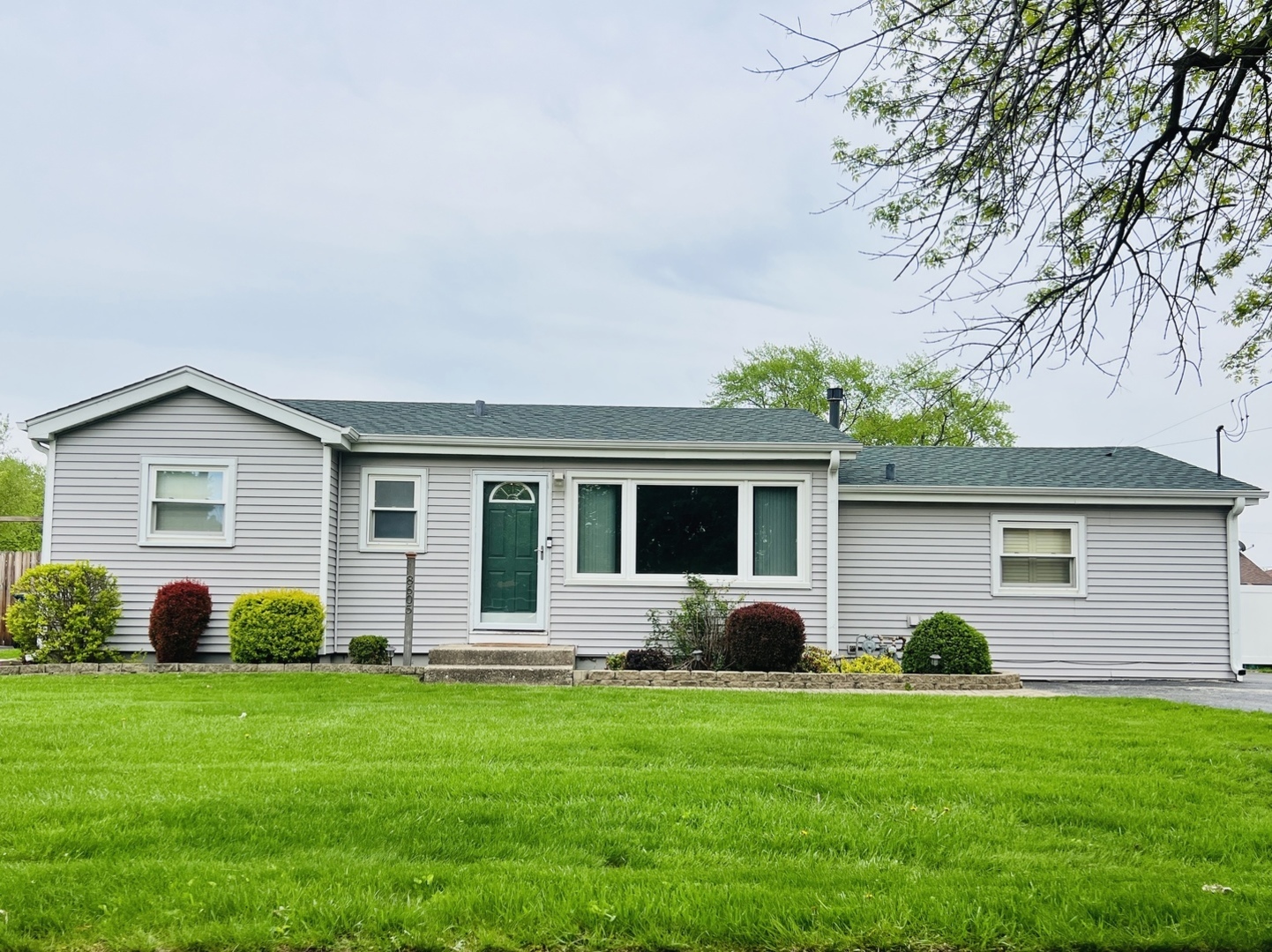 8605 Leclaire Avenue, Burbank, IL 60459
