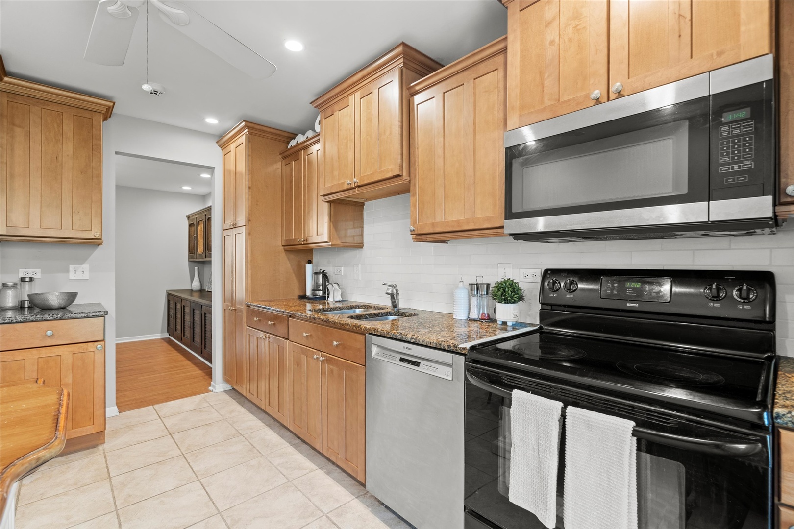 5808 Wolf Road #3, Western Springs, IL 60558