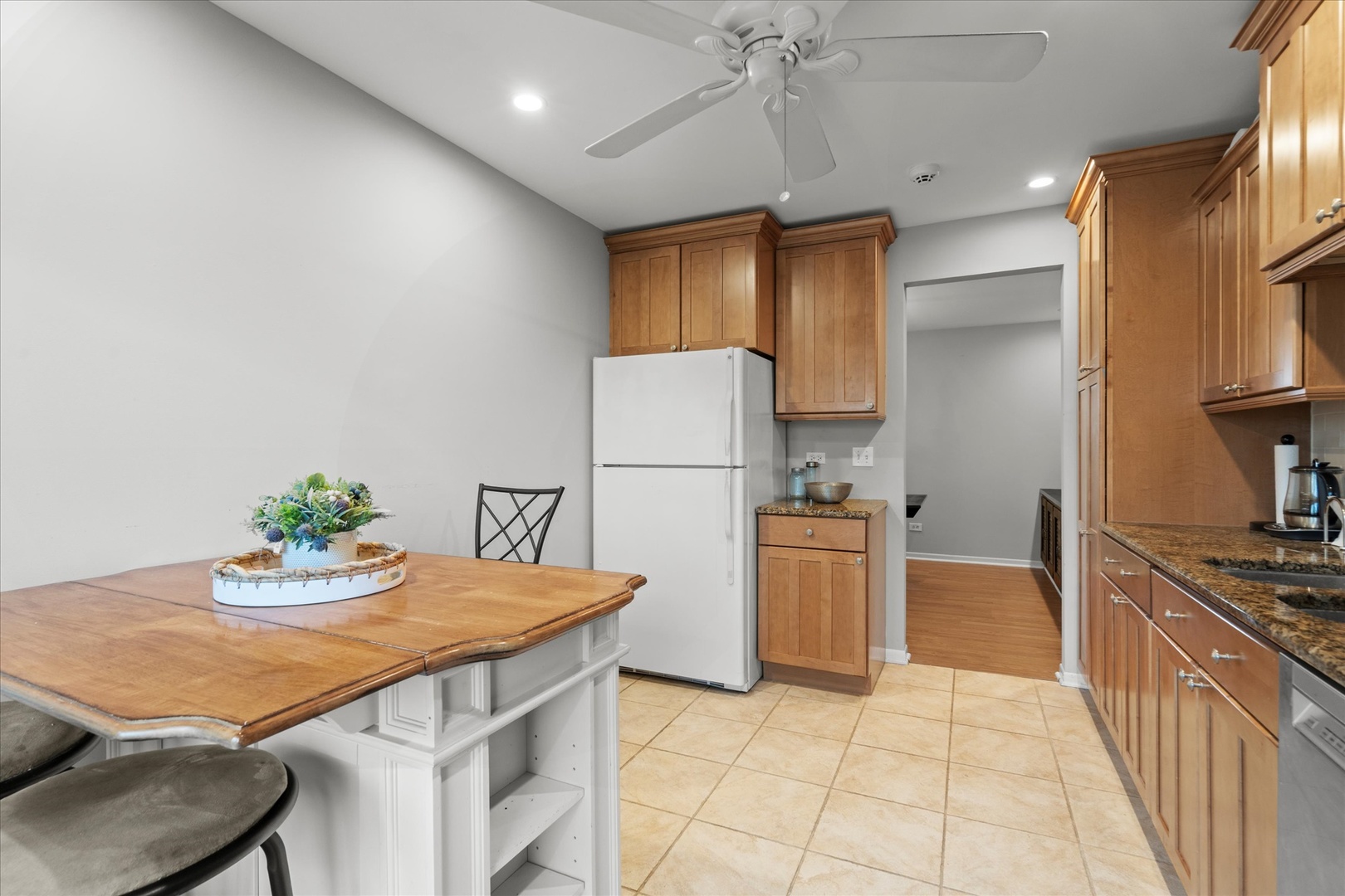 5808 Wolf Road #3, Western Springs, IL 60558