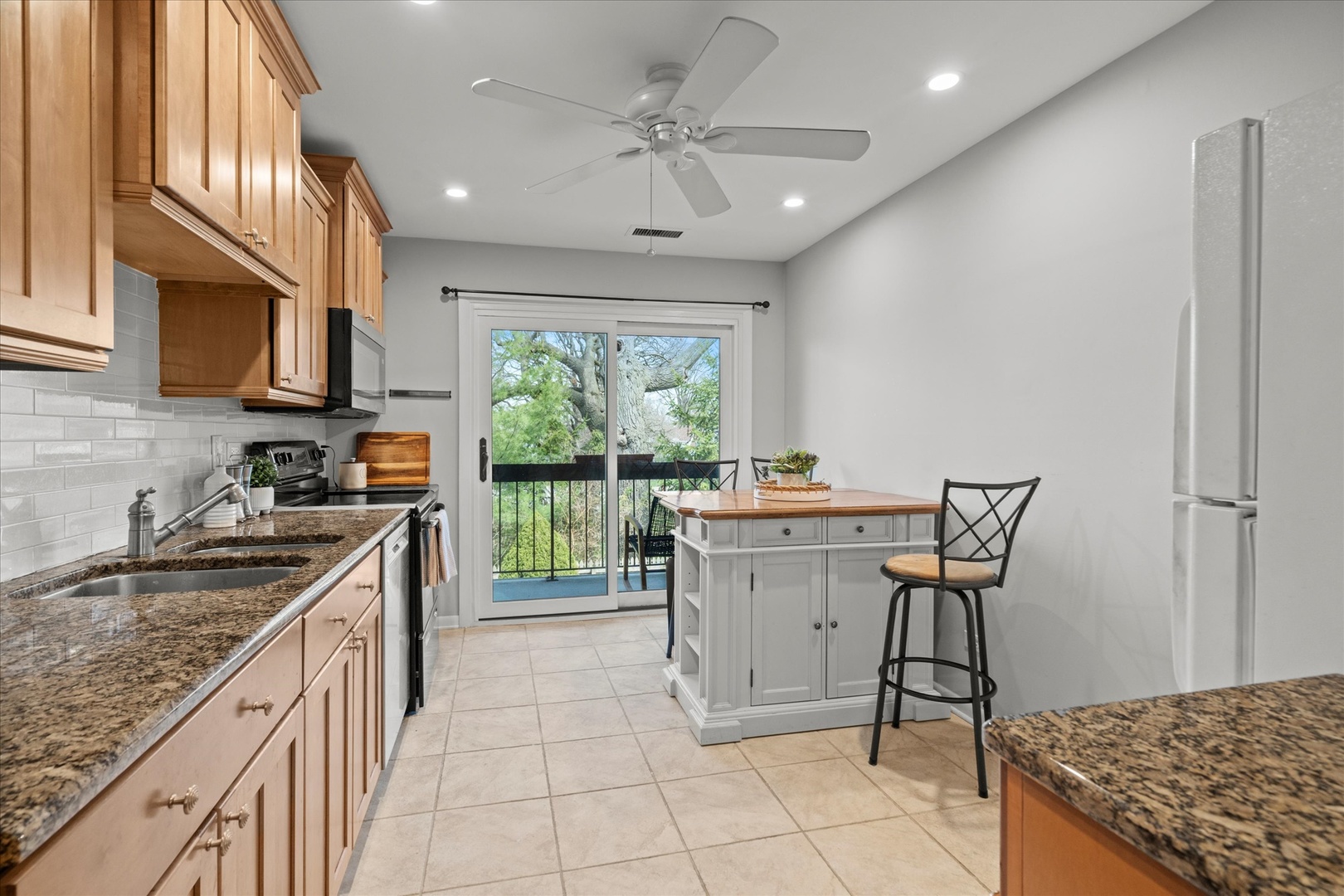 5808 Wolf Road #3, Western Springs, IL 60558
