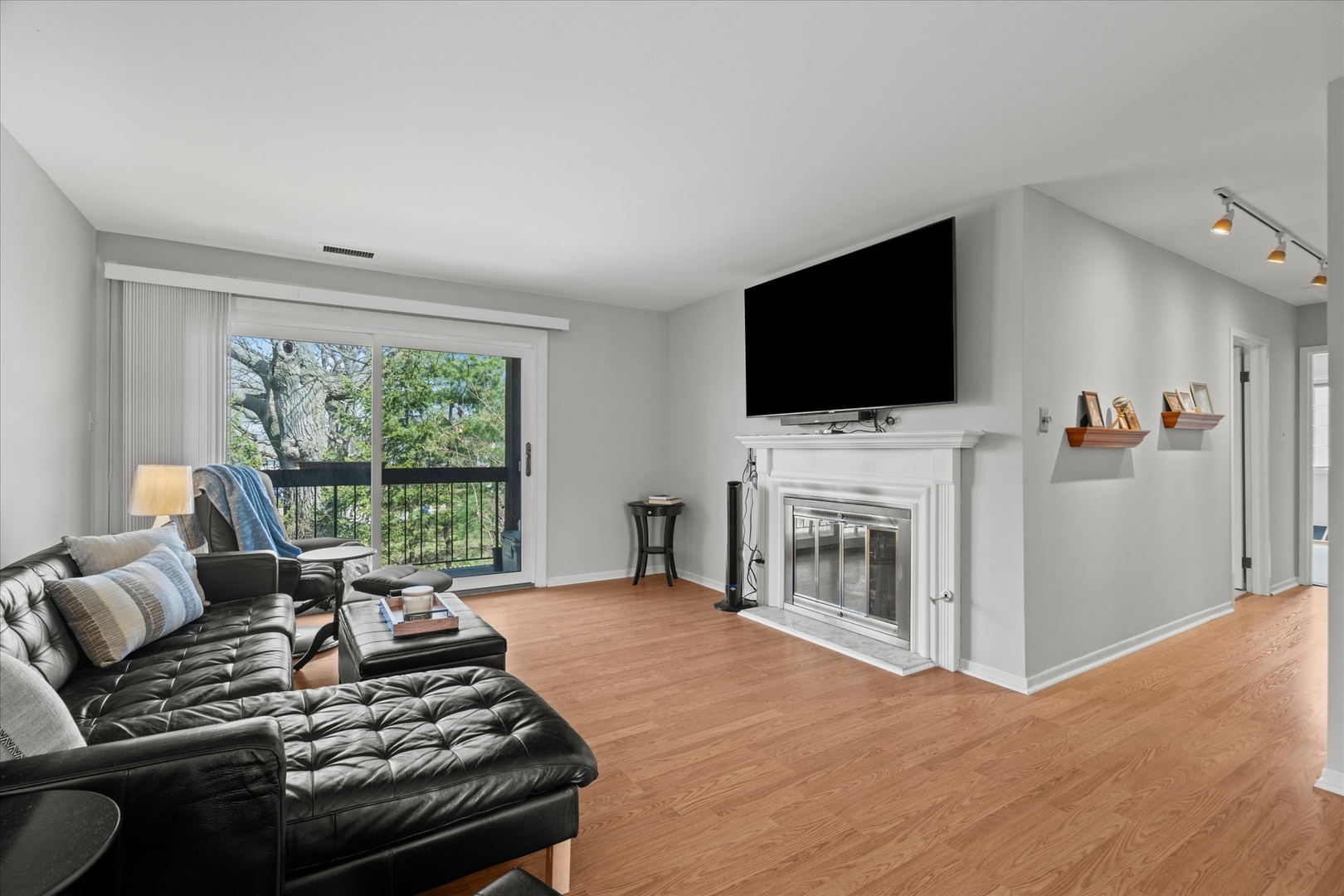 5808 Wolf Road #3, Western Springs, IL 60558