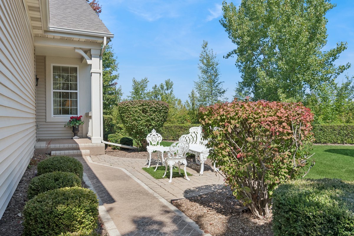1504 Mansfield Drive, Aurora, IL 60502