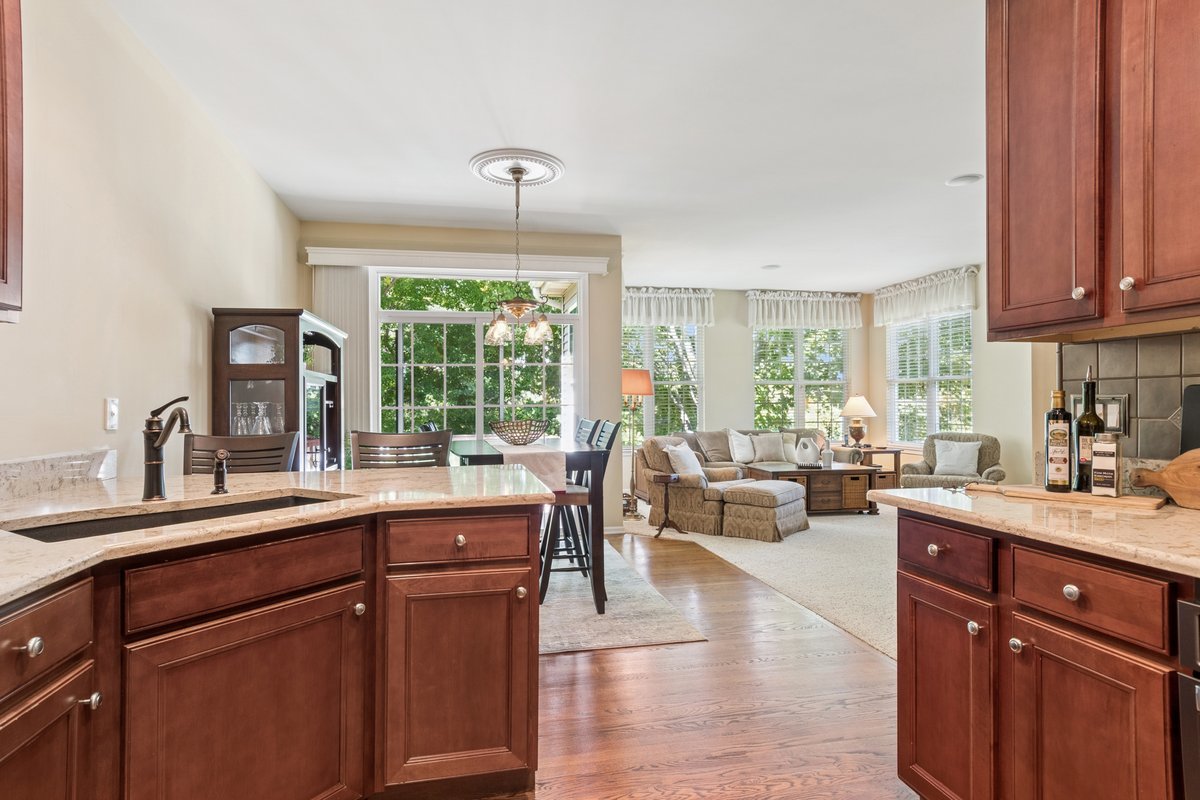 1504 Mansfield Drive, Aurora, IL 60502
