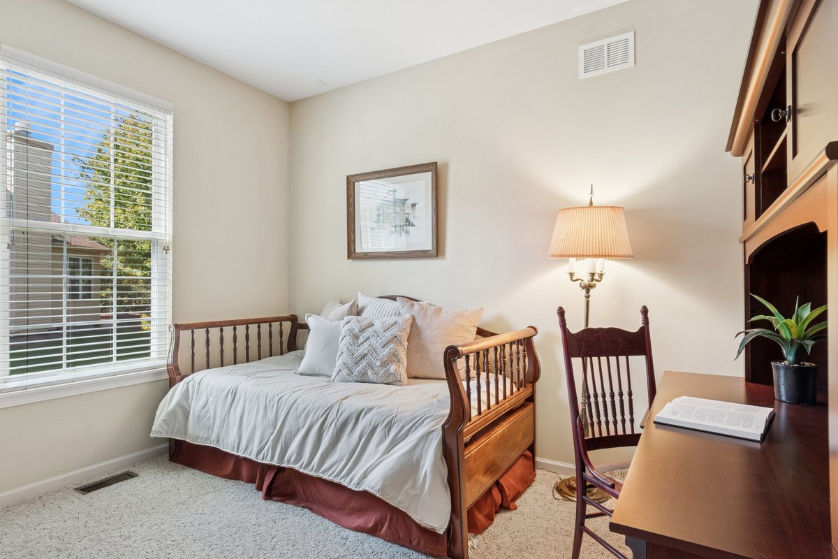 1504 Mansfield Drive, Aurora, IL 60502