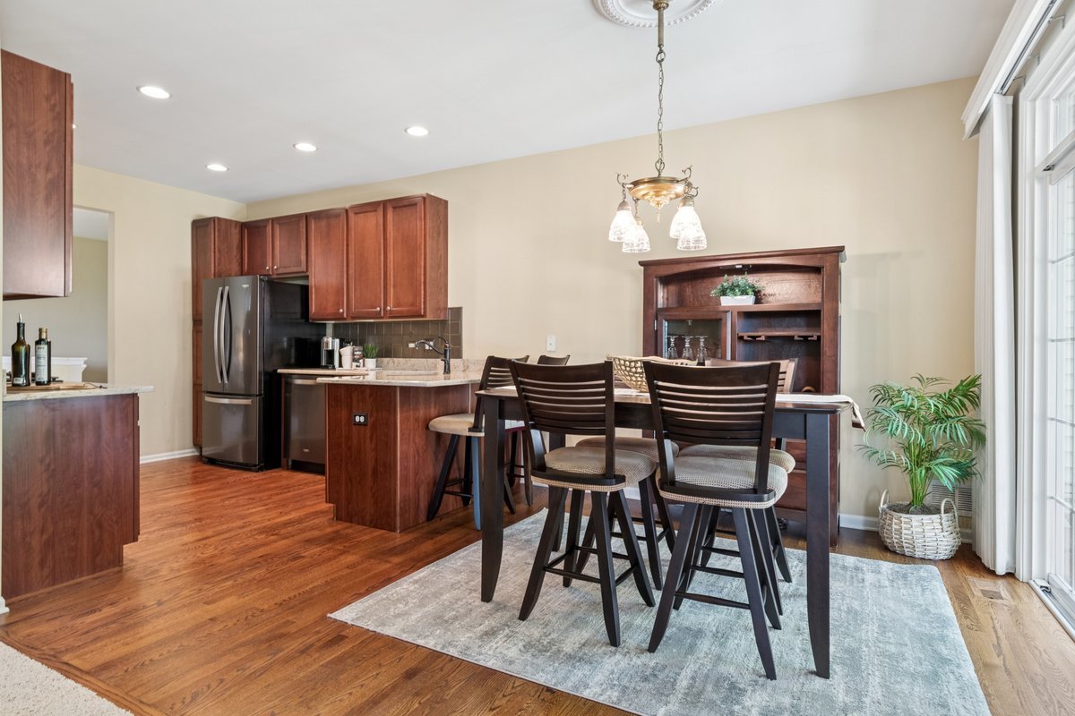 1504 Mansfield Drive, Aurora, IL 60502