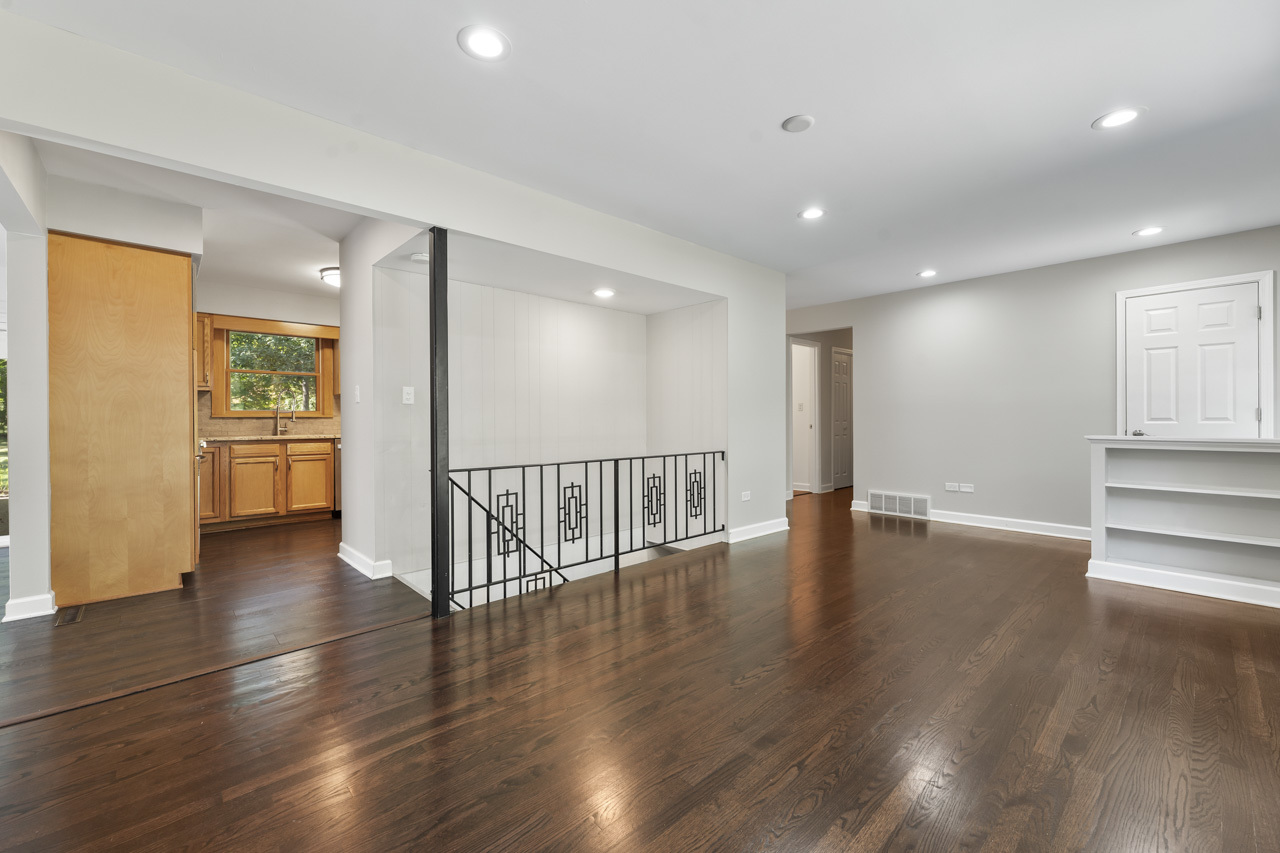 36332 N Hawthorne Lane, Ingleside, IL 60041